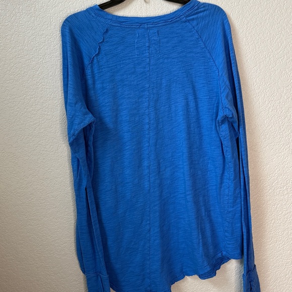 Free People Oversized Long Sleeve Top Distressed Blue size Small - Picture 9 of 12